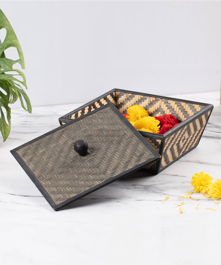 Bamboo patterned square box with lid
