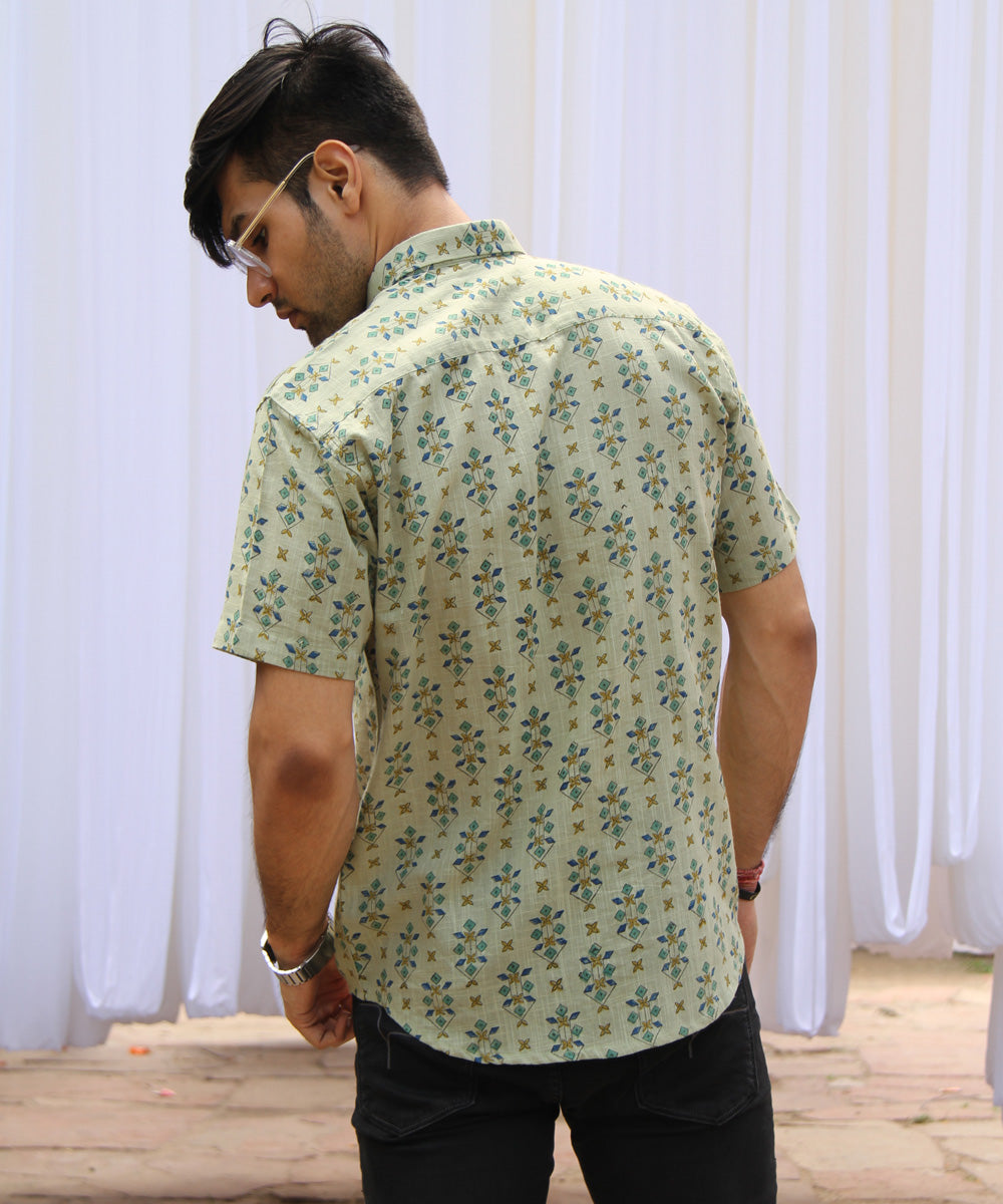 Off white butti handblock printed cotton half sleeves shirt