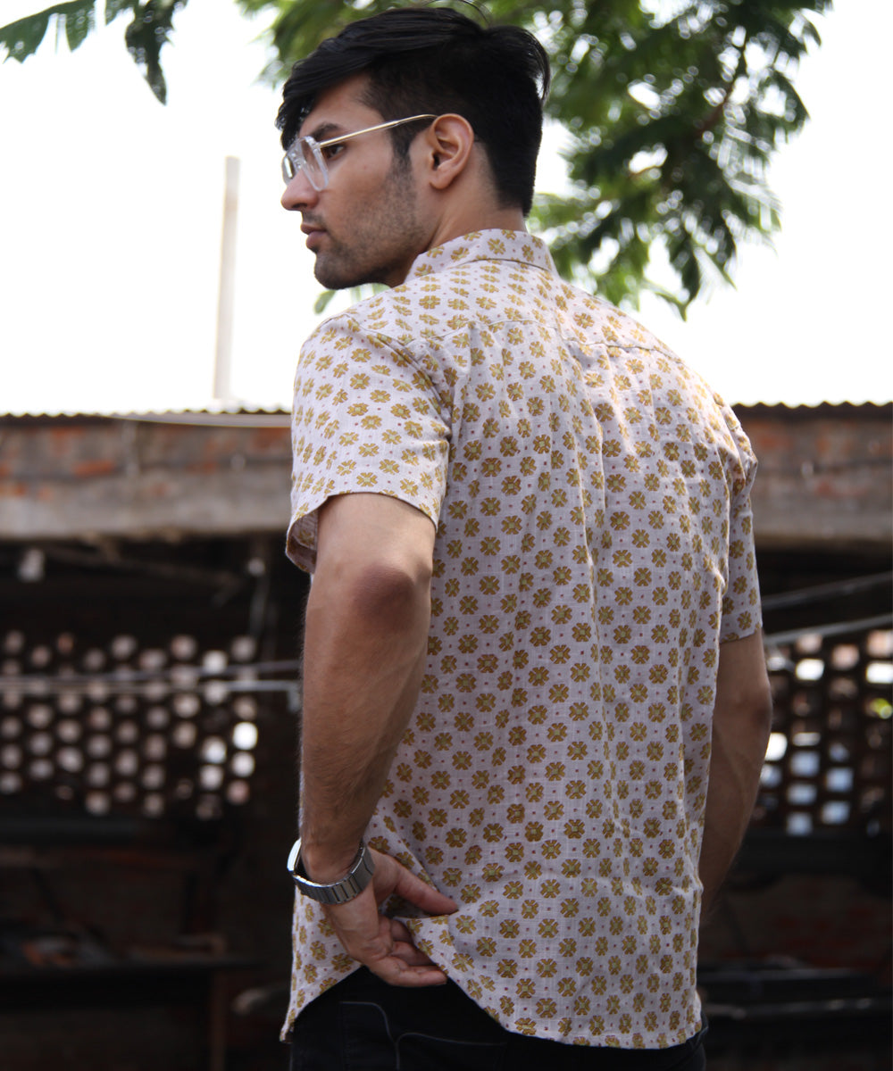 Offwhite butti diamond handblock printed cotton half sleeves shirt