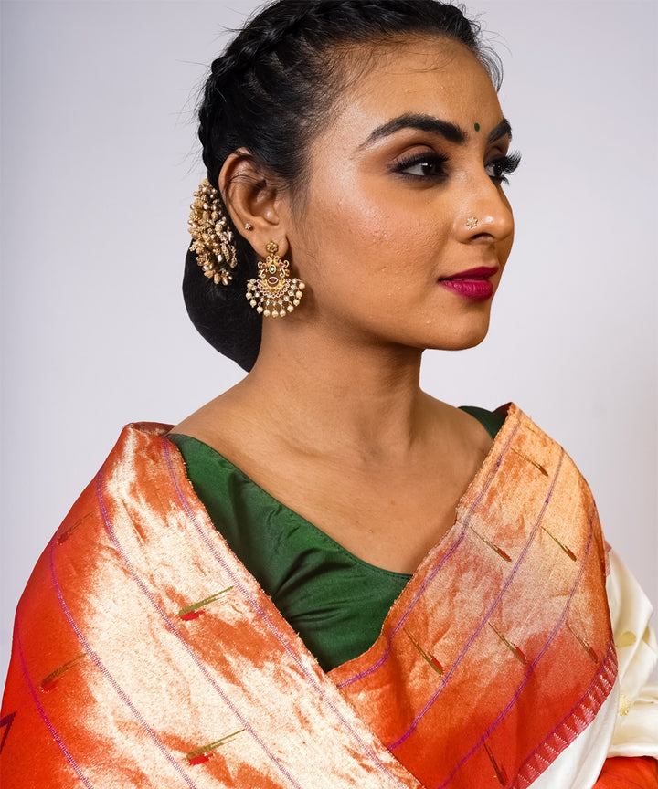 Offwhite muniya border silk handloom paithani saree