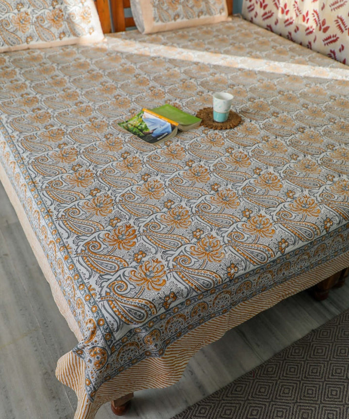 White multicolour block print sanganeri cotton double bed bedsheet