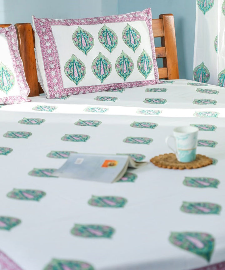 White green block cotton printed sanganeri double bed bedsheet