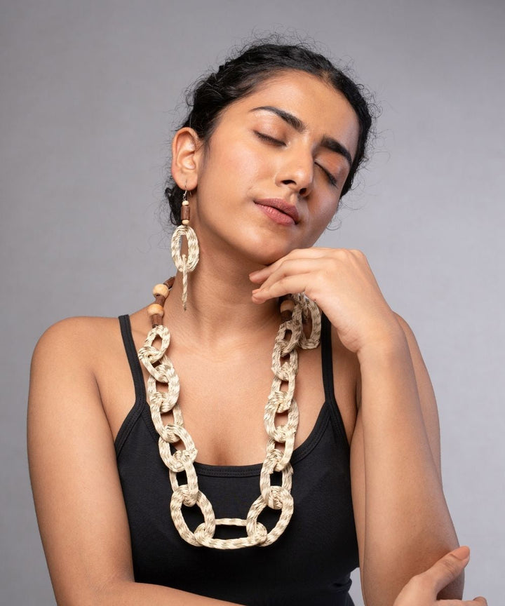 Beige sabai grass handweaving loop necklace