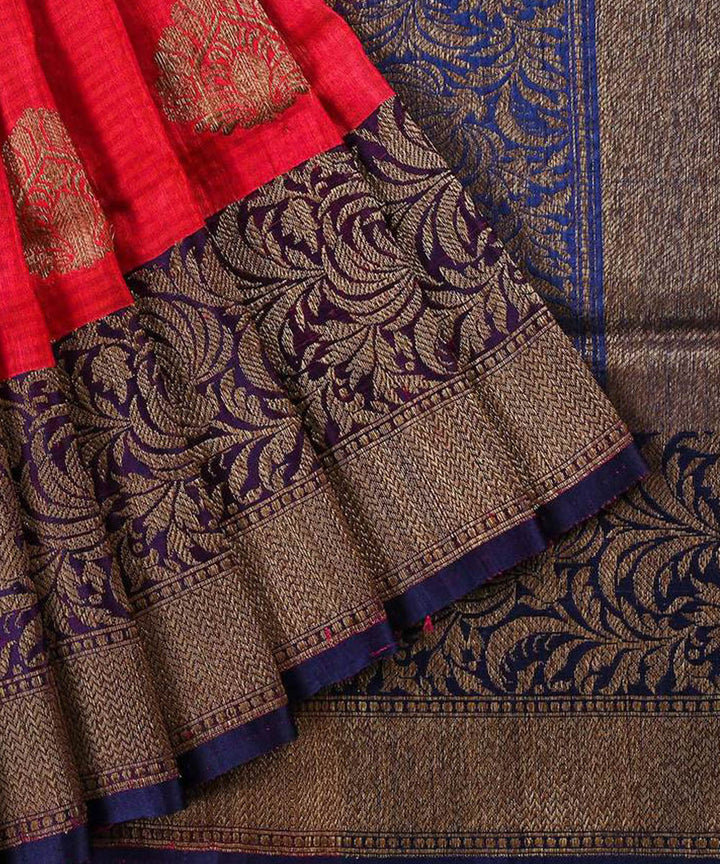 Red handwoven pure banarasi saree in silk with intricate zari work in floral motifs- kiara crafts