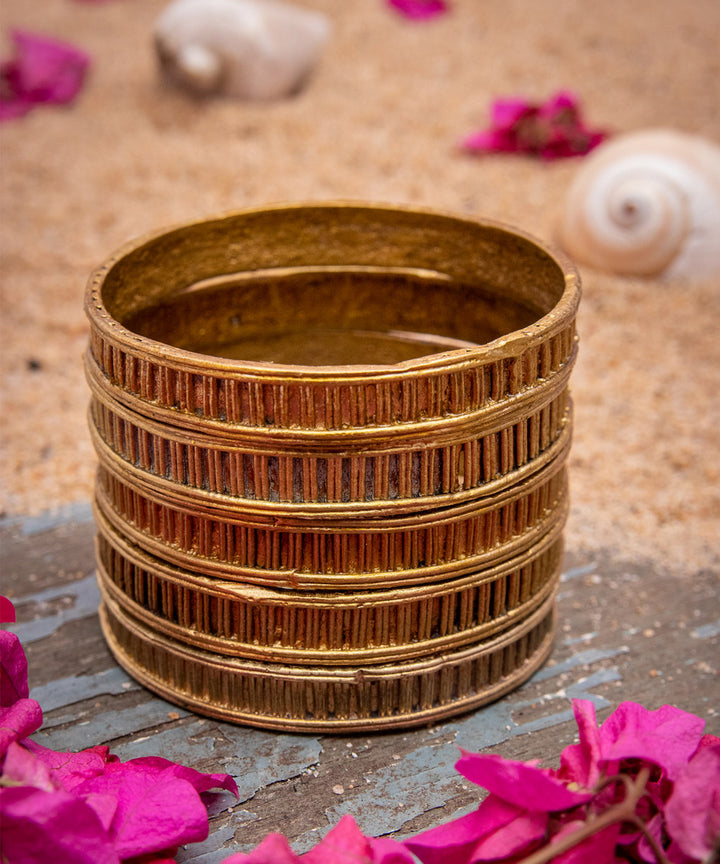 Golden dhokra brass stripe carving single bangle (Size-2.6)