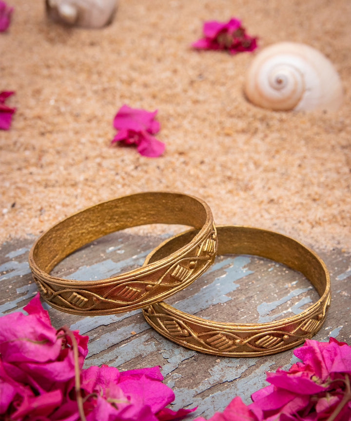 Golden geometric dhokra brass single bangle (Size-2.4)