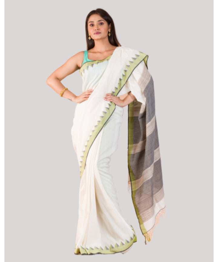 White grey handwoven bengal cotton saree
