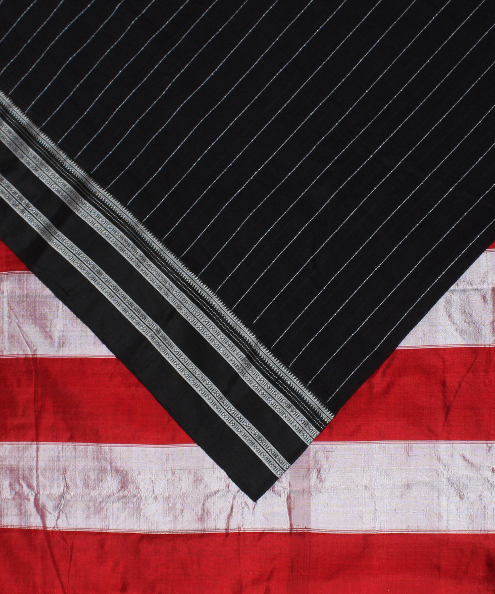 Cool black red handwoven cotton art silk gayatri border ilkal saree