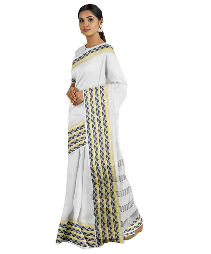 Tantuja white handloom tangail cotton sari