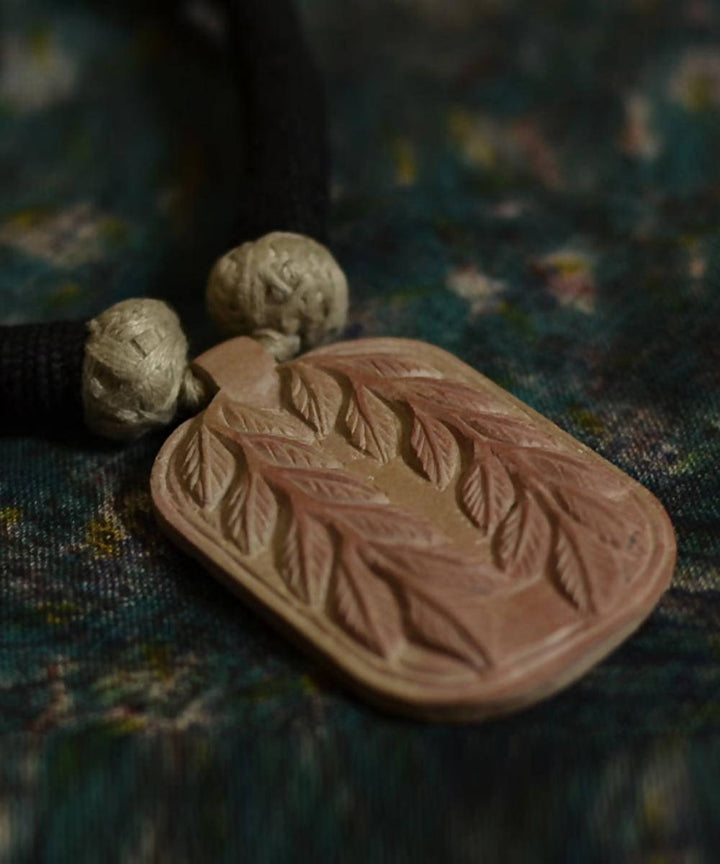 Hand carved leaf tara stone choker necklace