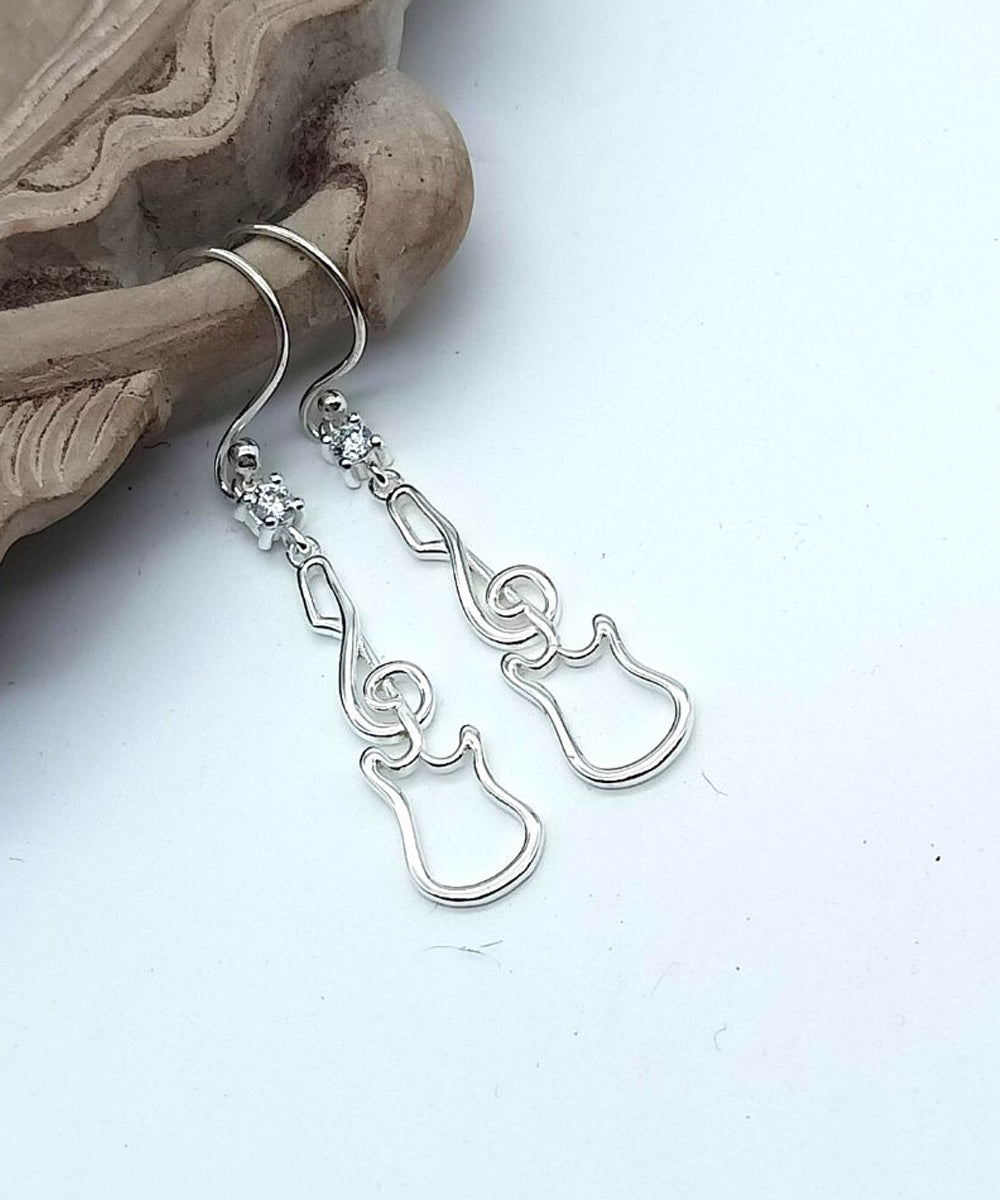 Rhodium plated hancrafted earring with white stone