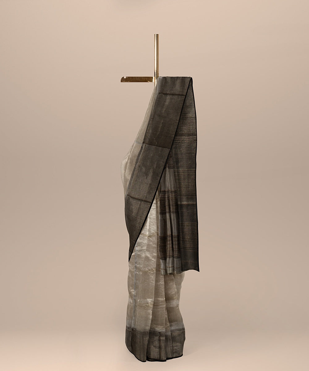 Offwhite grey handloom cotton silk maheshwari saree