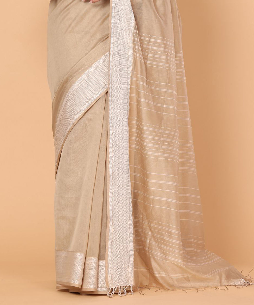 Dark Beige offwhite cotton silk handloom maheshwari saree