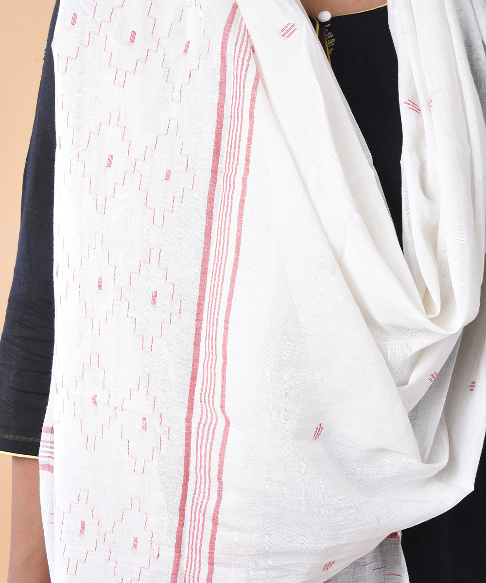 White maroon cotton handloom jamdani stole