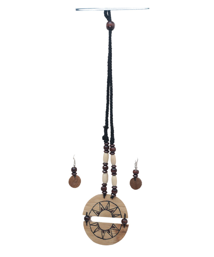 Brown bamboo printed warli necklace