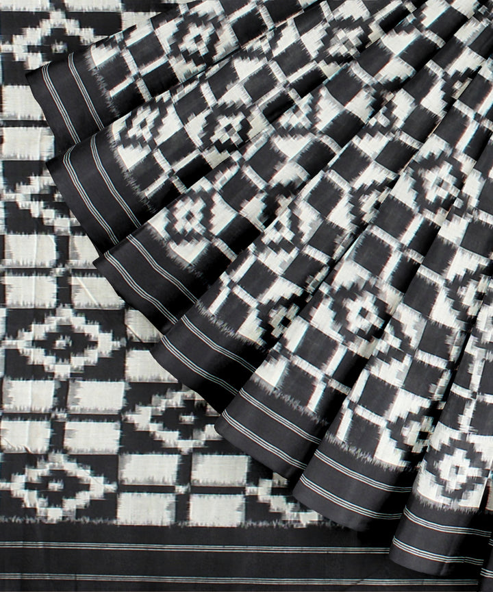 White black teliarumal cotton handloom pochampally ikat saree