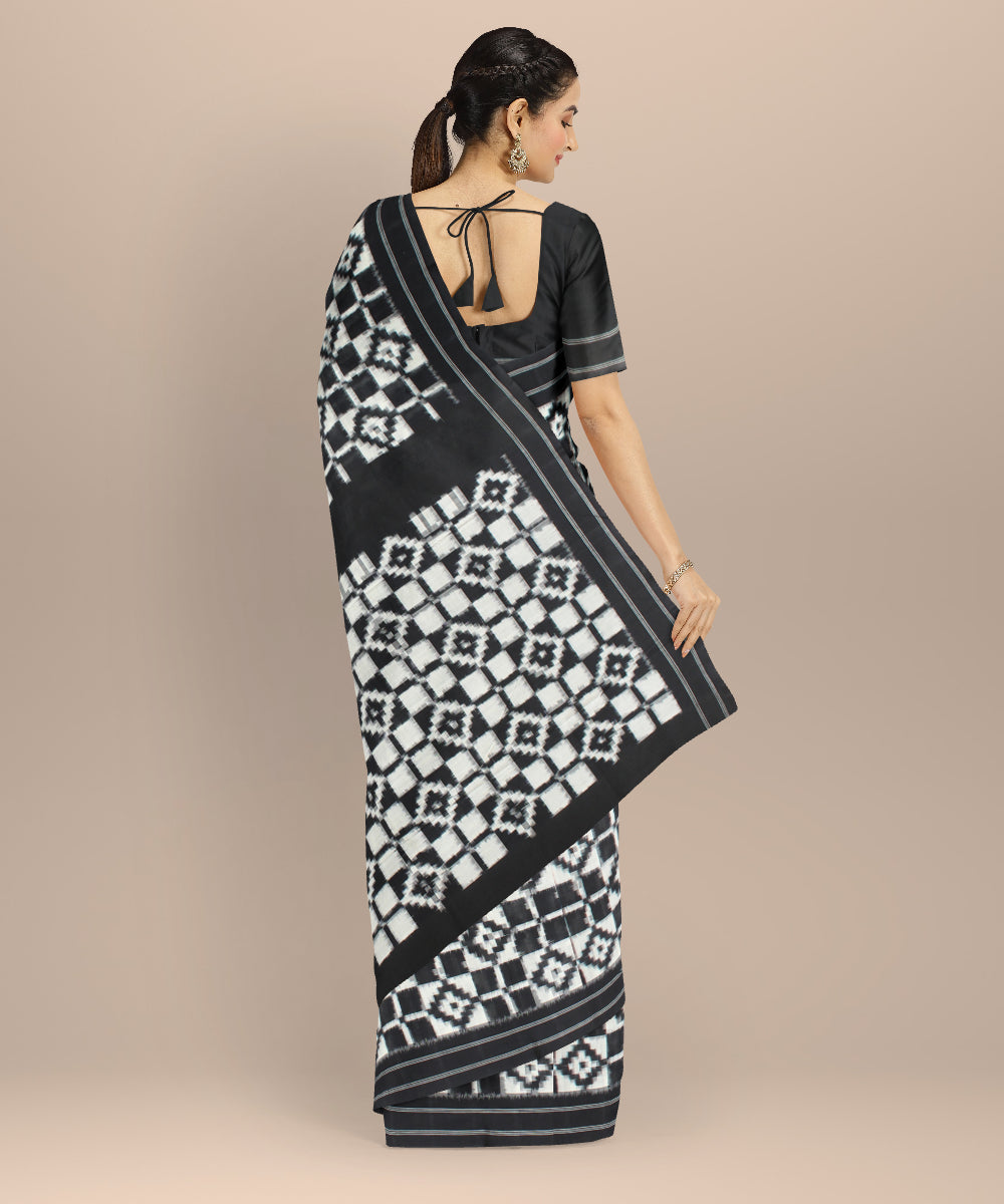 White black teliarumal cotton handloom pochampally ikat saree