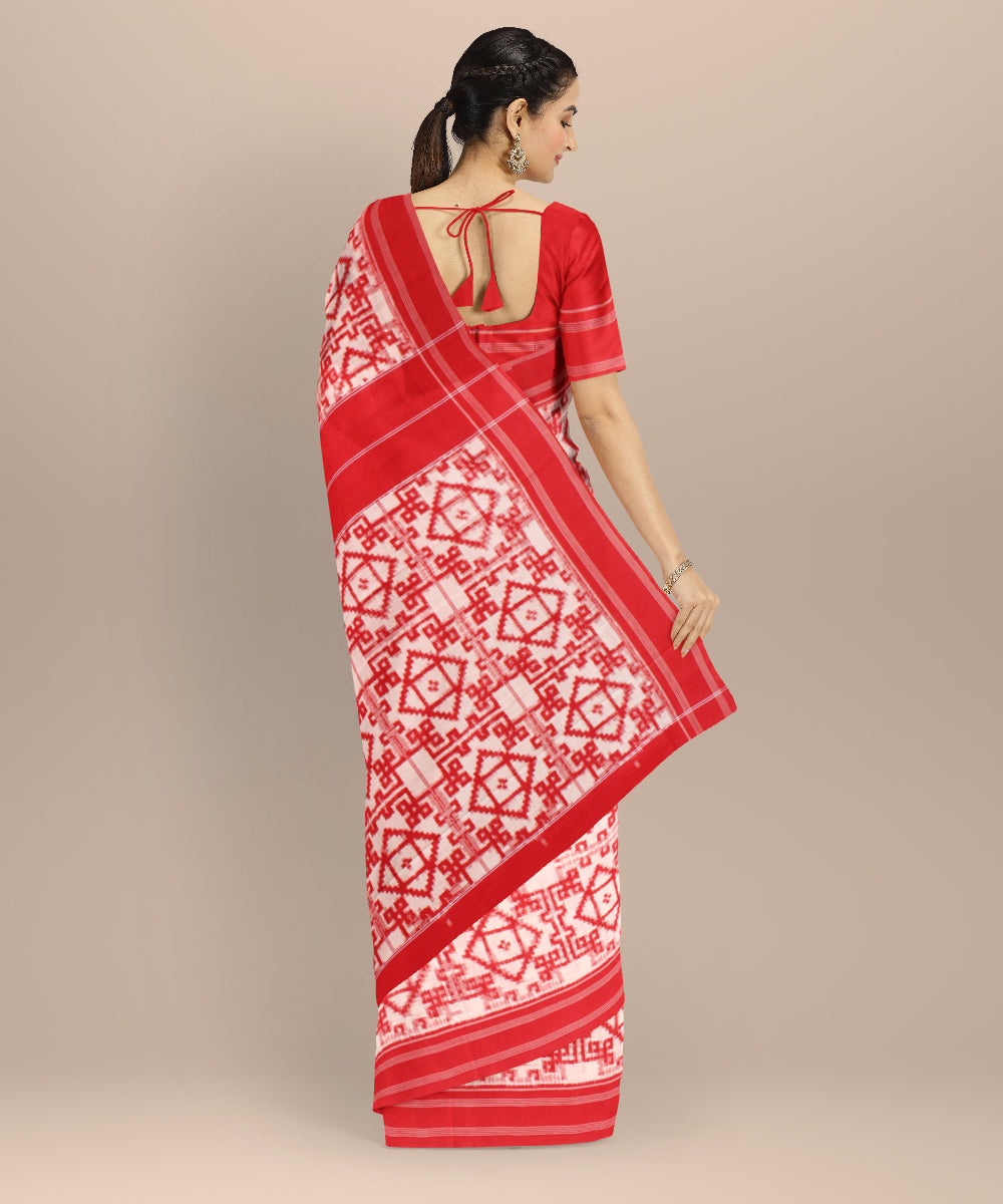 White red teliarumal cotton handwoven pochampally ikat saree