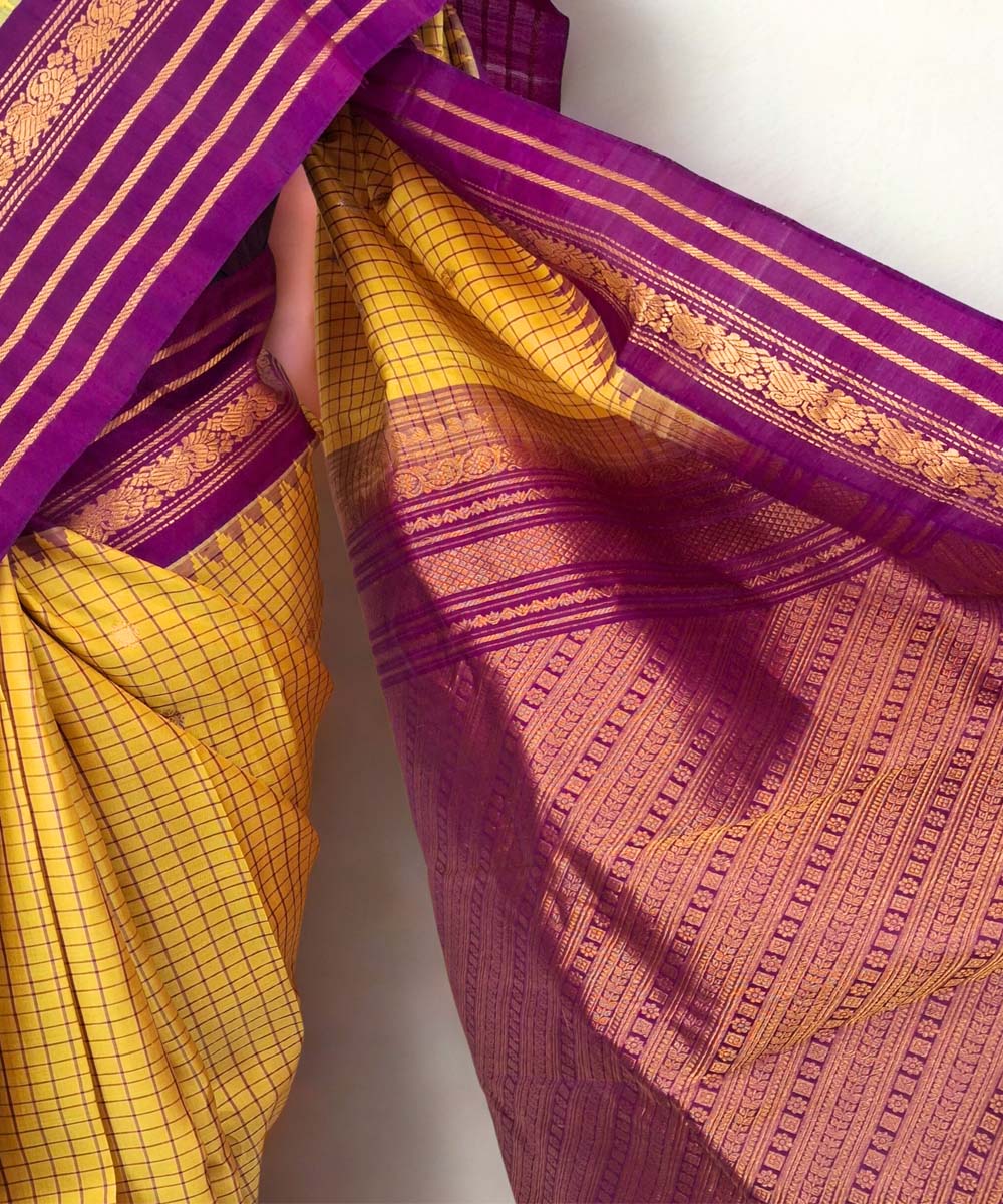 Cream gadwal silk handloom checks saree