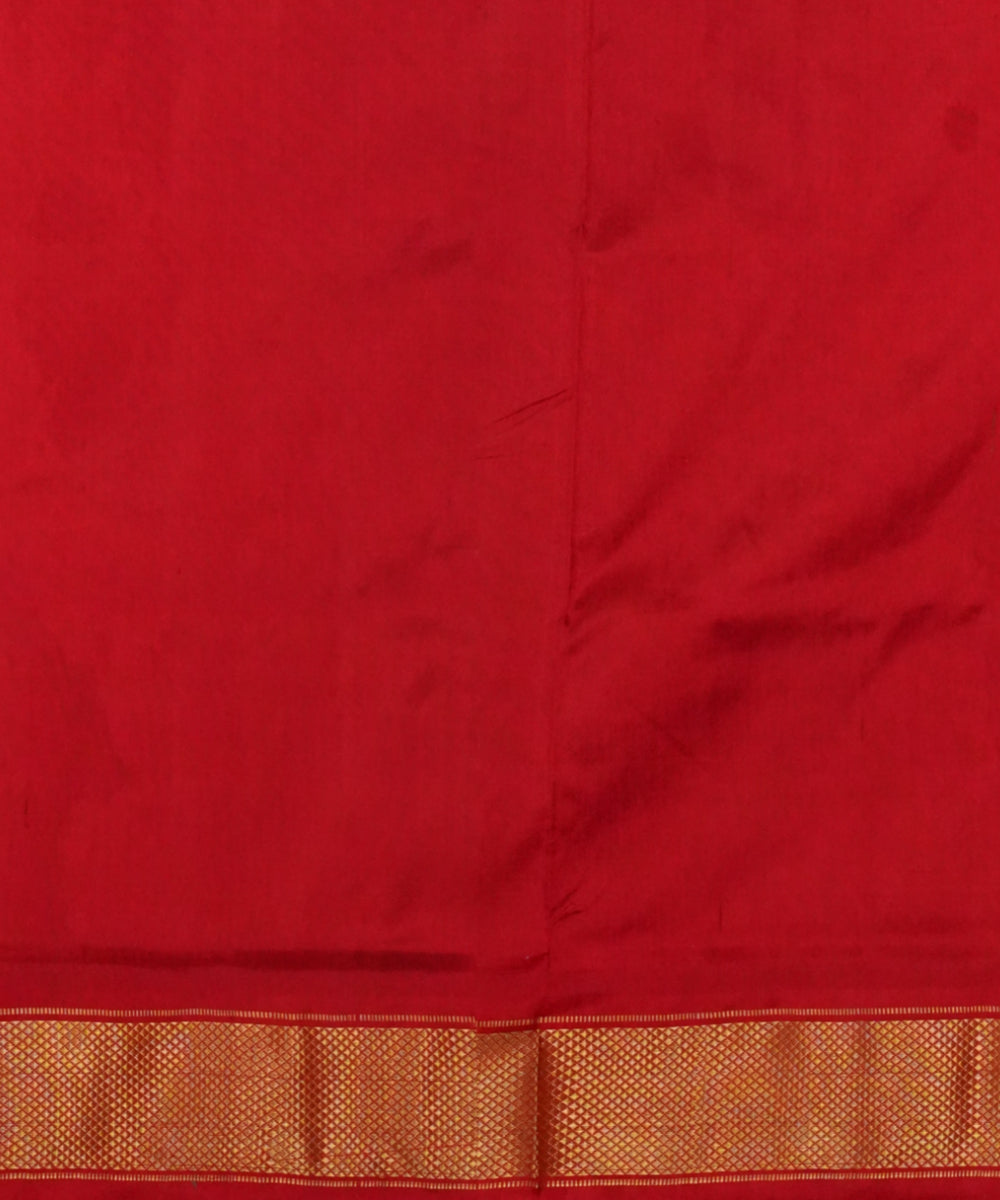 White red pochampally silk handloom saree