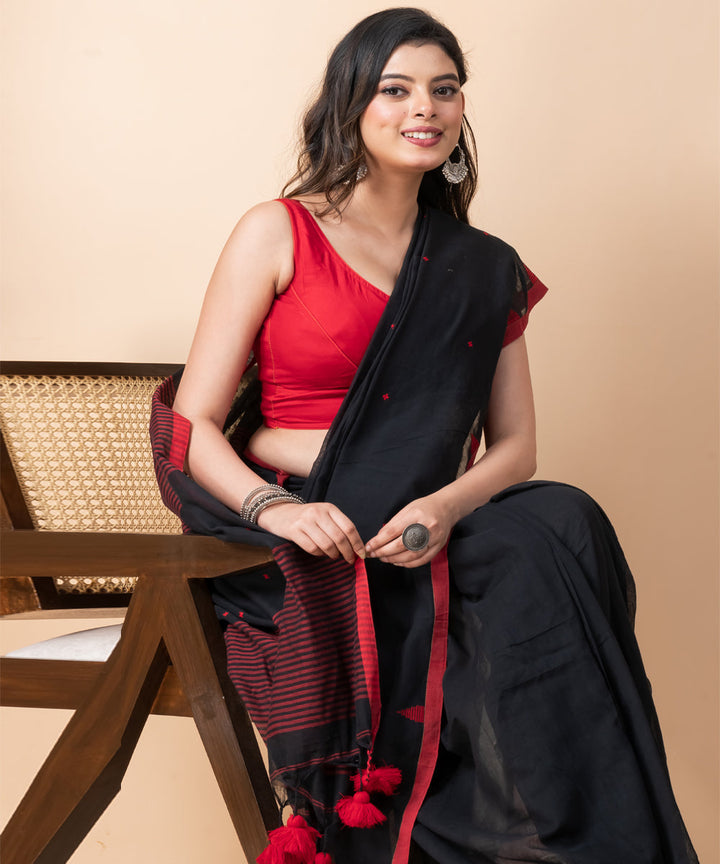 Black red cotton handloom jamdani saree with tassels