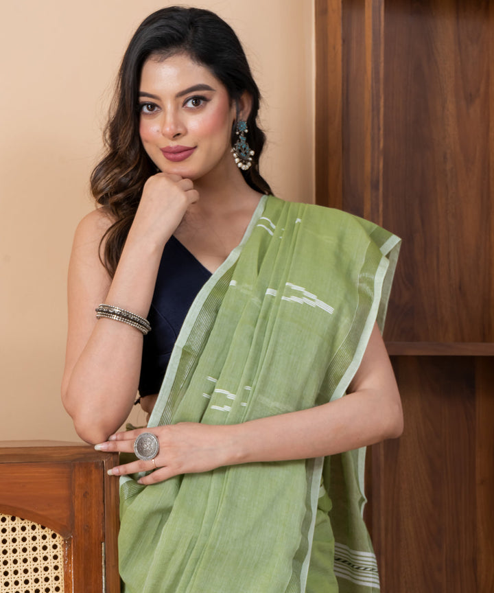 Light green offwhite cotton handloom jamdani saree with tassels