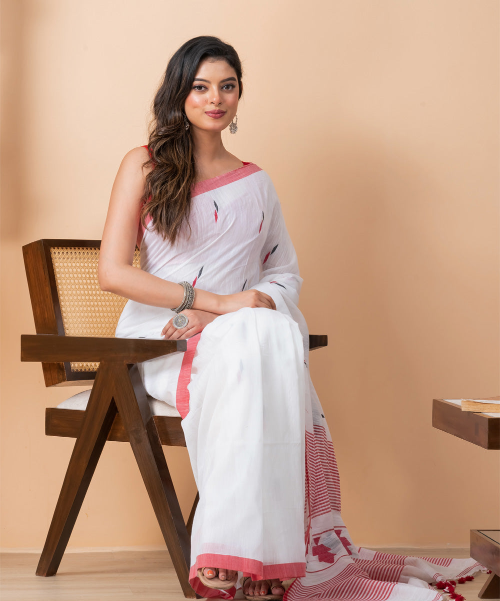 White red border cotton handloom jamdani saree