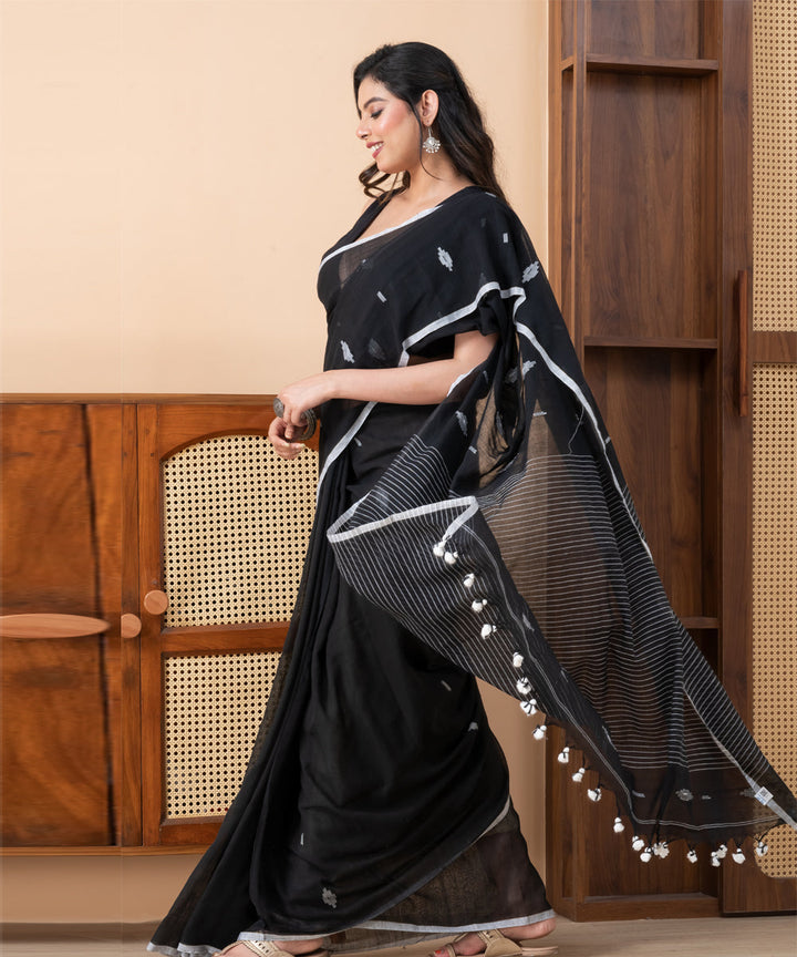 Black off white mul cotton handloom jamdani saree