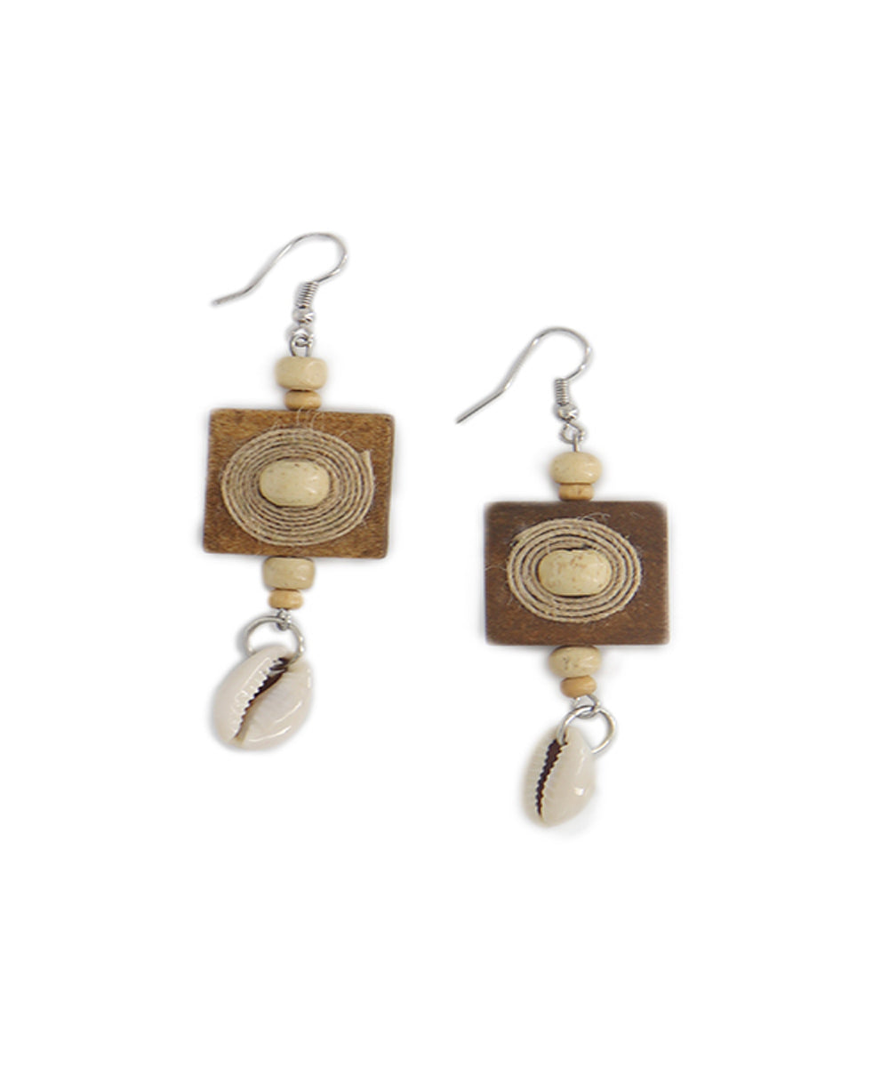 Wood cowry handcrafted earring