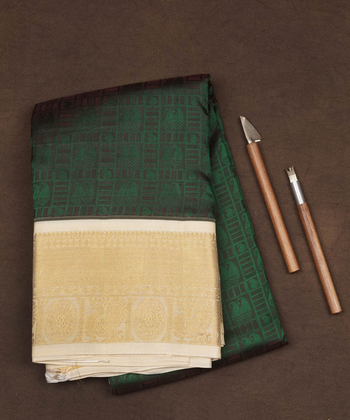 Handwoven green maroon dual-tone with off-white kanjivaram silk saree