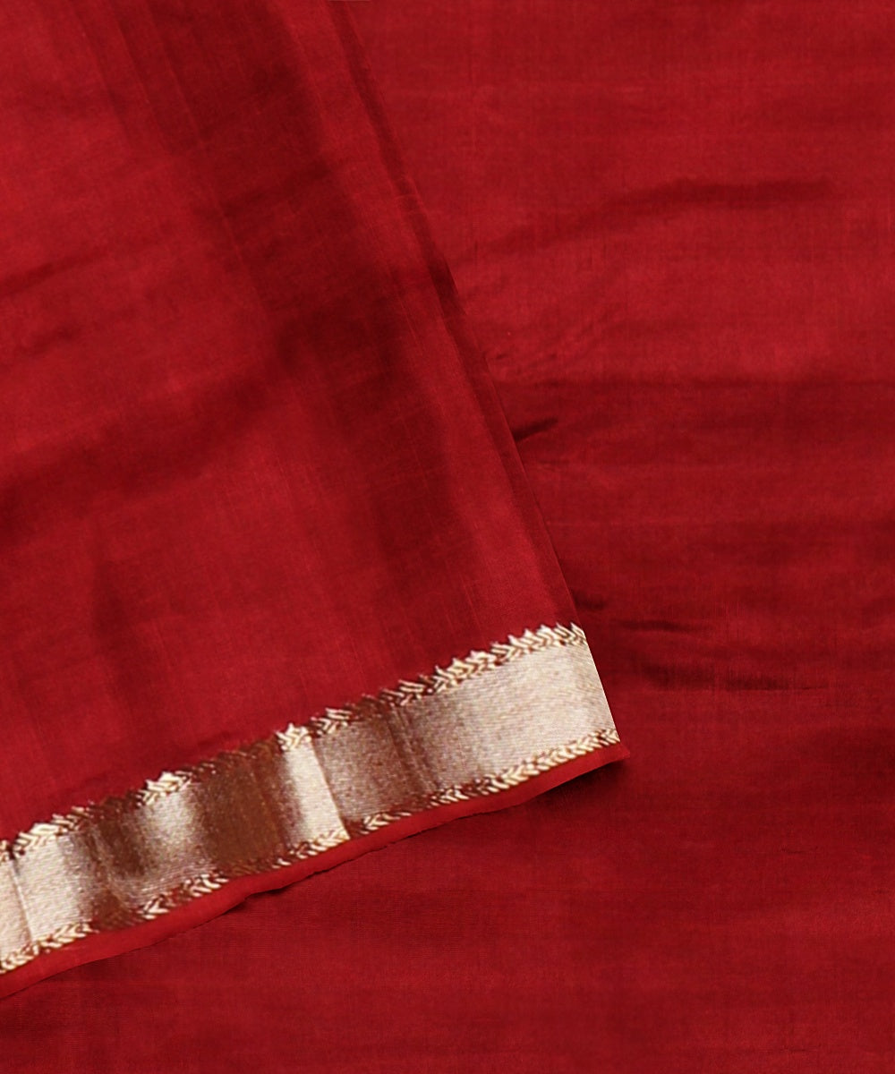 Grey red pallu silk handloom karnataka saree