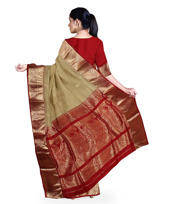 Beige red pallu silk handloom karnataka saree