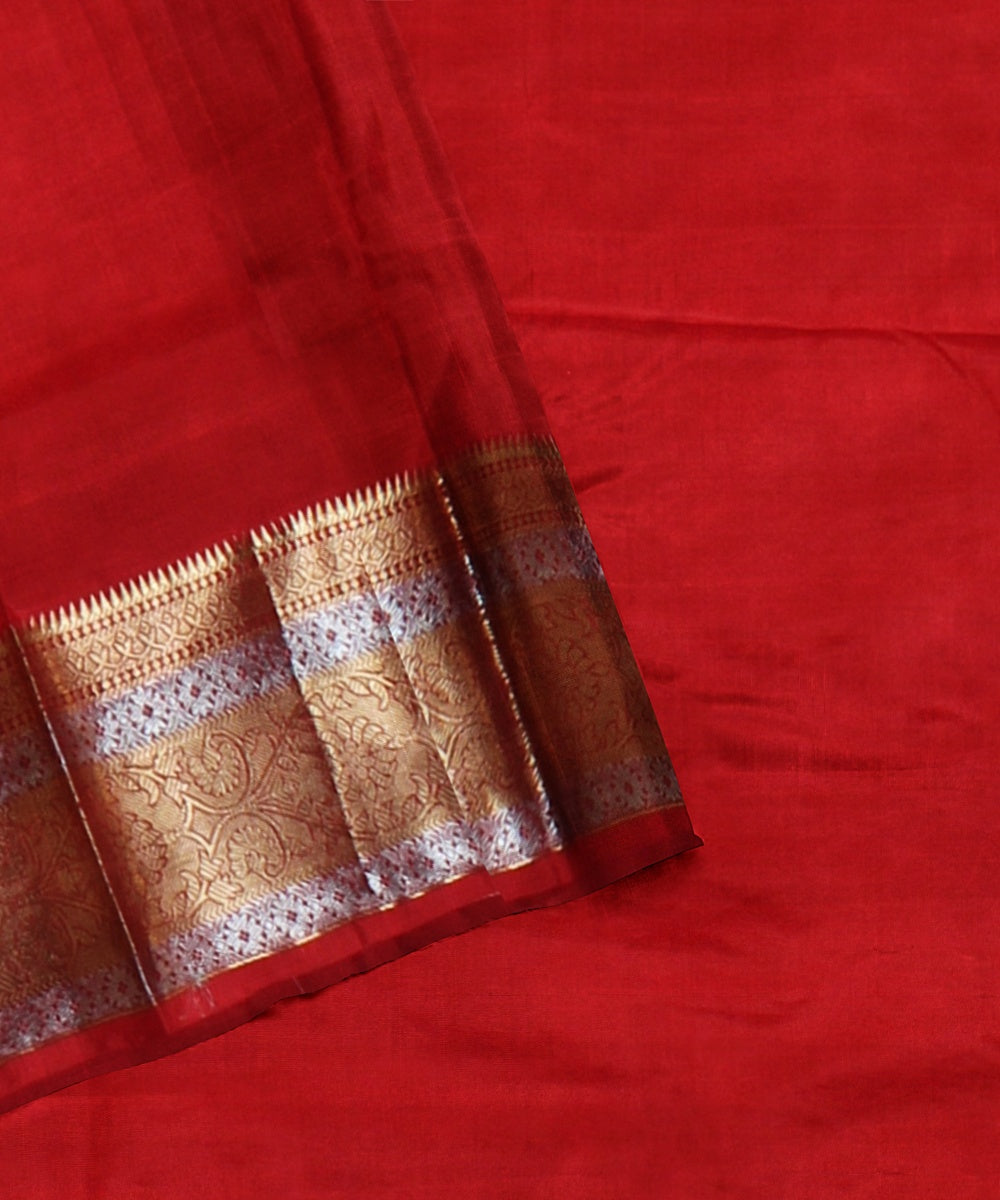 Cream red pallu handloom silk karnataka saree