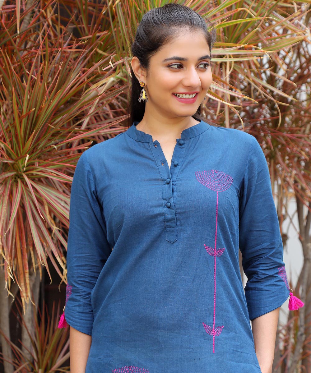 Blue mandarin collar kurta with hand embroidery