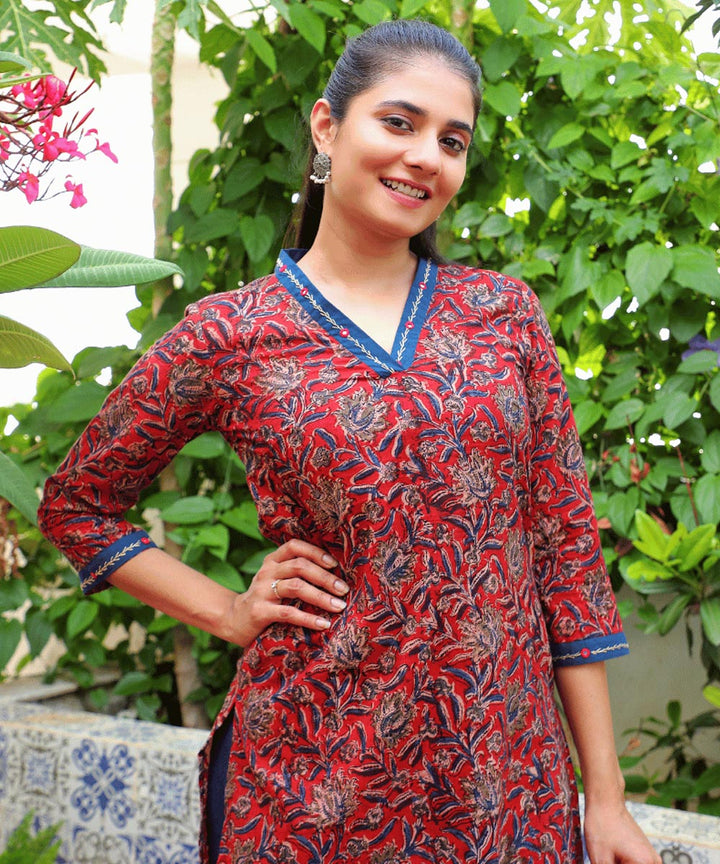 Red kalamkari overlapped v collar kurta