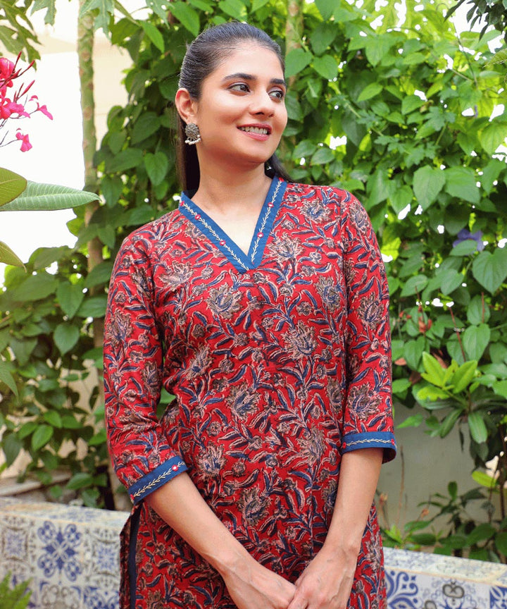 Red kalamkari overlapped v collar kurta