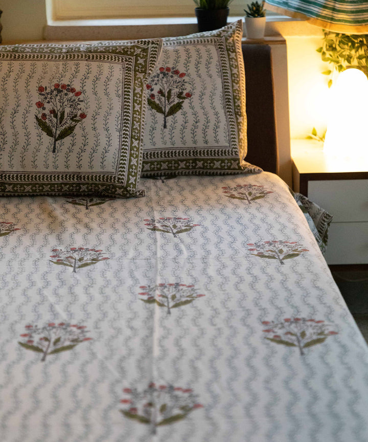 White grey wavy block printed sanganeri cotton double bed bedsheet