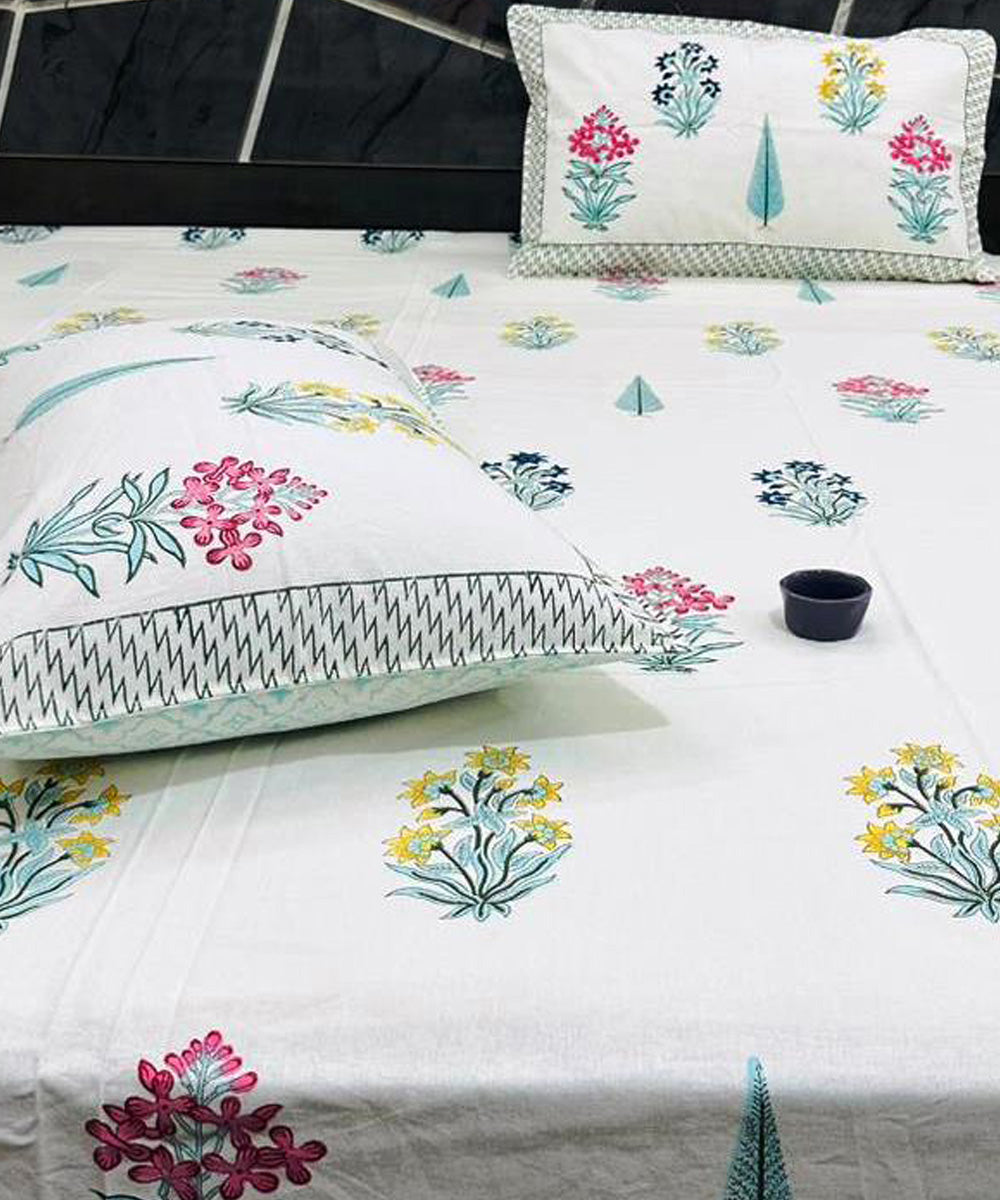Multicolor white sanganeri block print cotton king size bedsheet