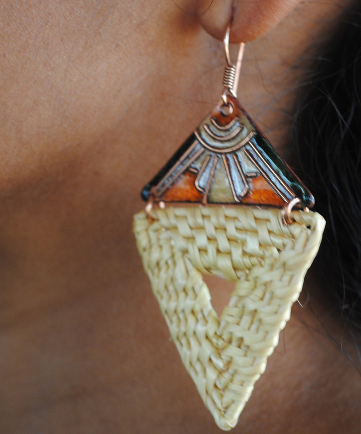 Beige multicolor handcrafted golden grass earring