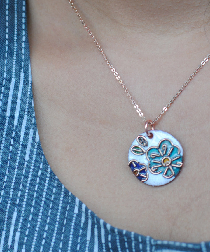 White handcrafted flower motif copper enamel pendant necklace