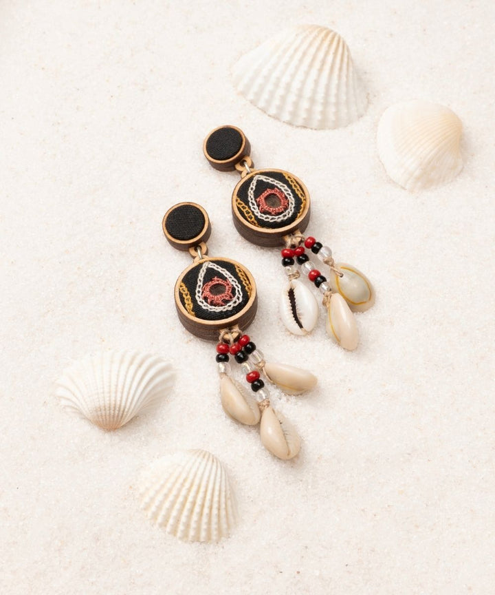 Multicolor hand embroidered earrings with shells