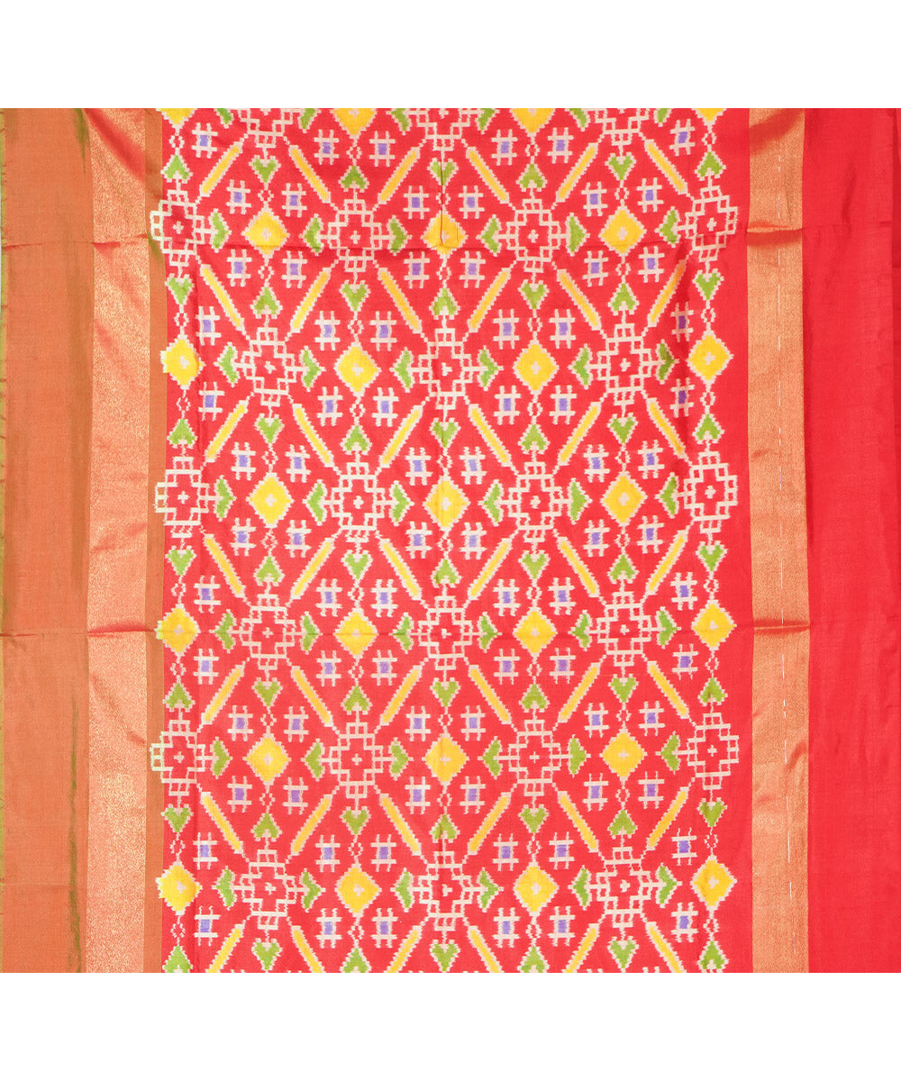 White red handwoven pochampally silk ikat saree