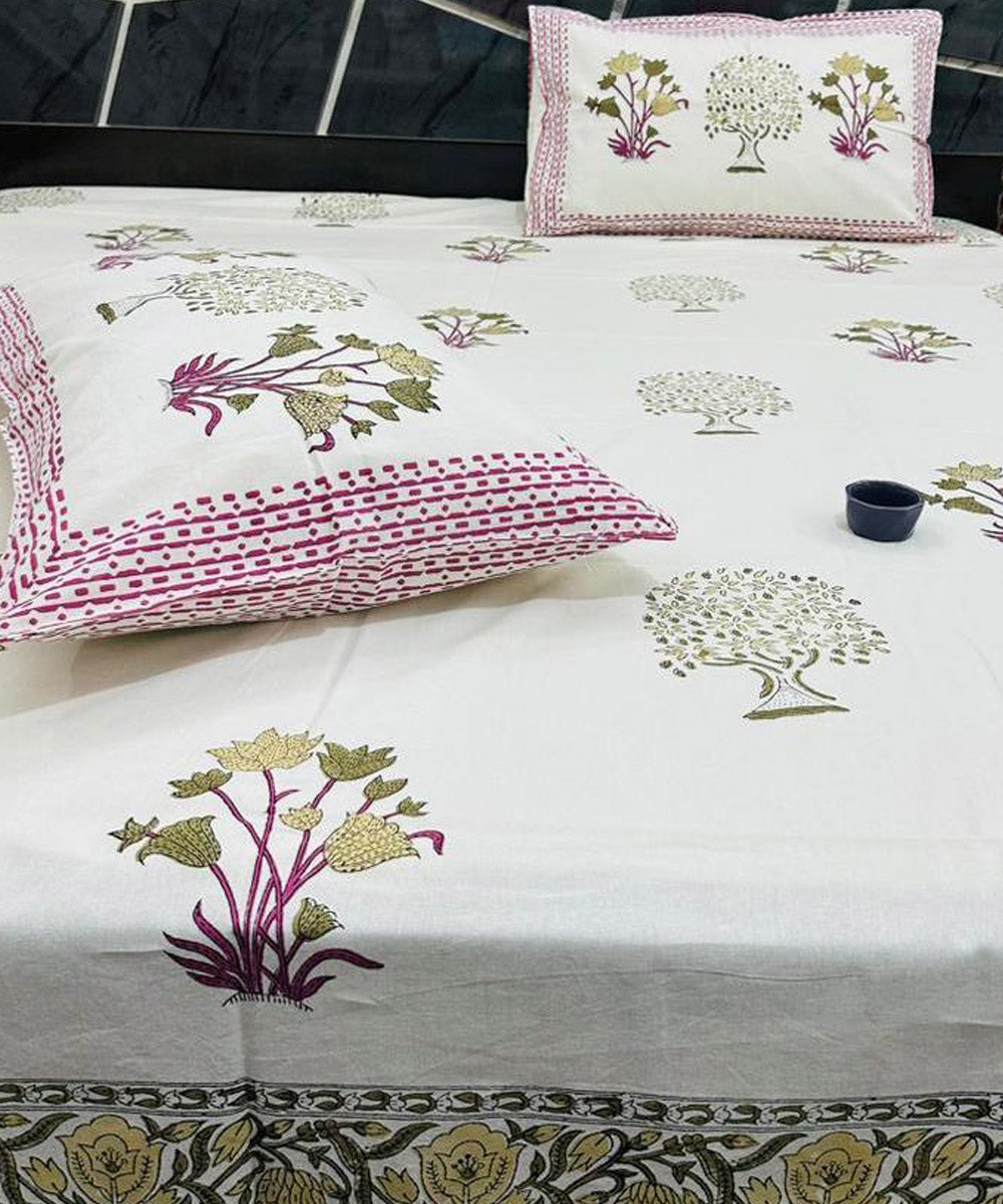 Pink white sanganeri block printed cotton king size bedsheet