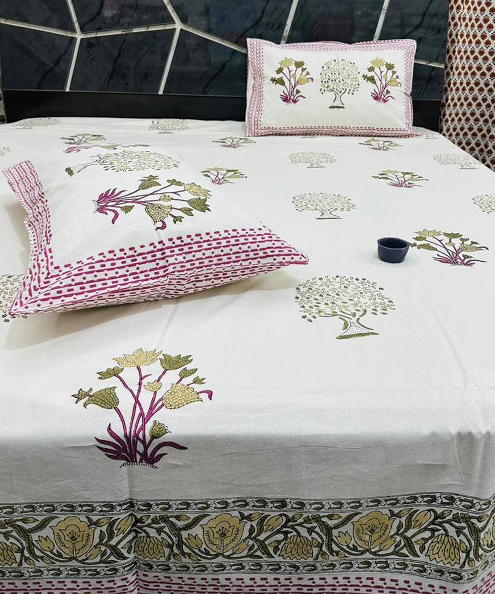 Pink white sanganeri block printed cotton king size bedsheet
