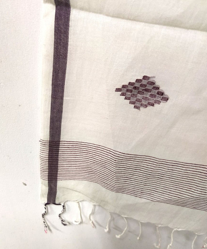 Off white handwoven cotton jamdani stole