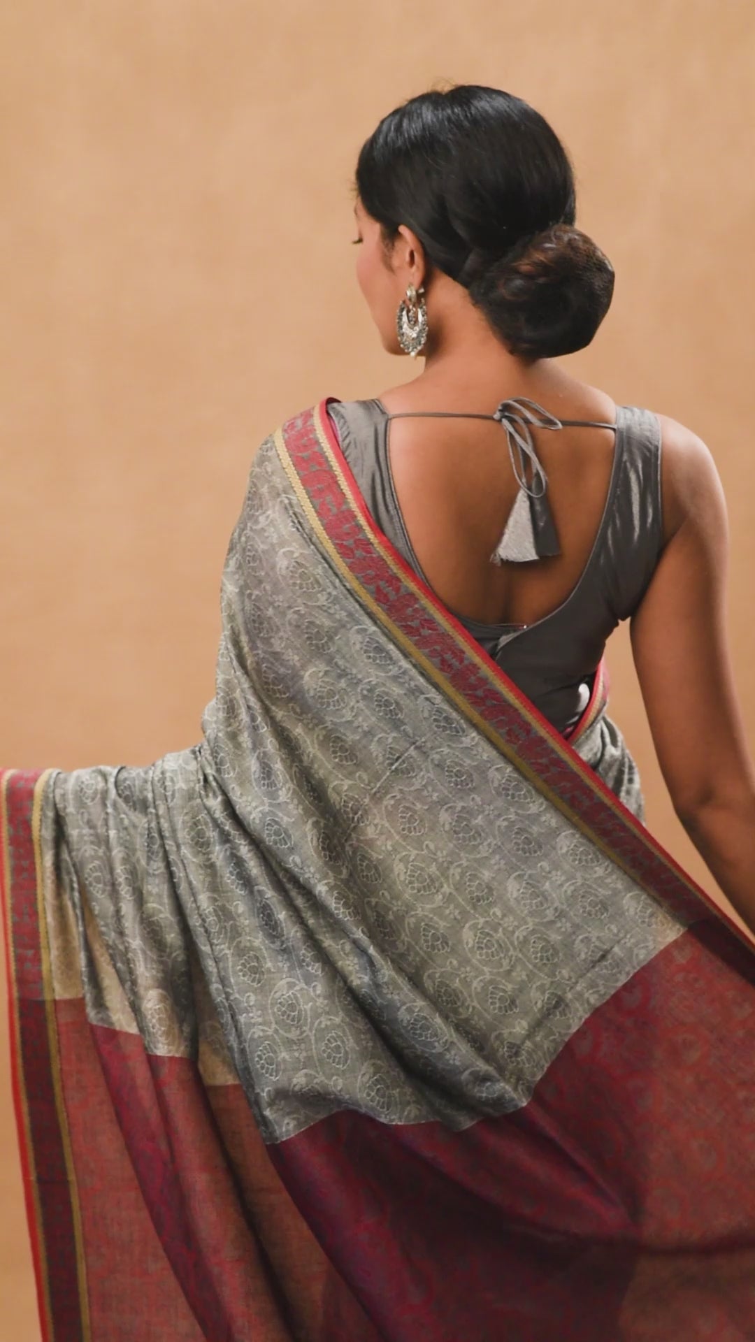 Grey handloom cotton jamdani saree