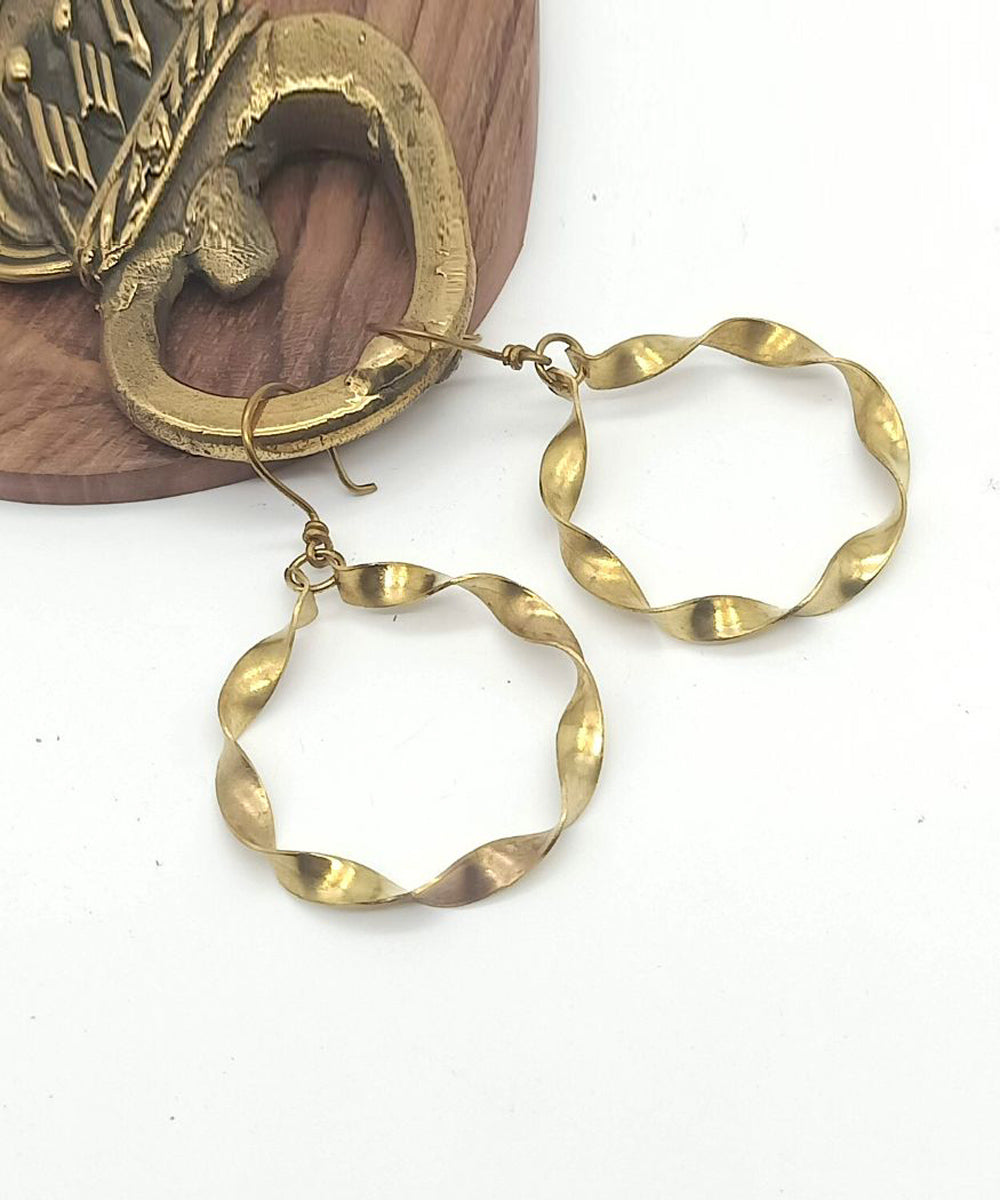 Golden metal spiral round handmade brass earring