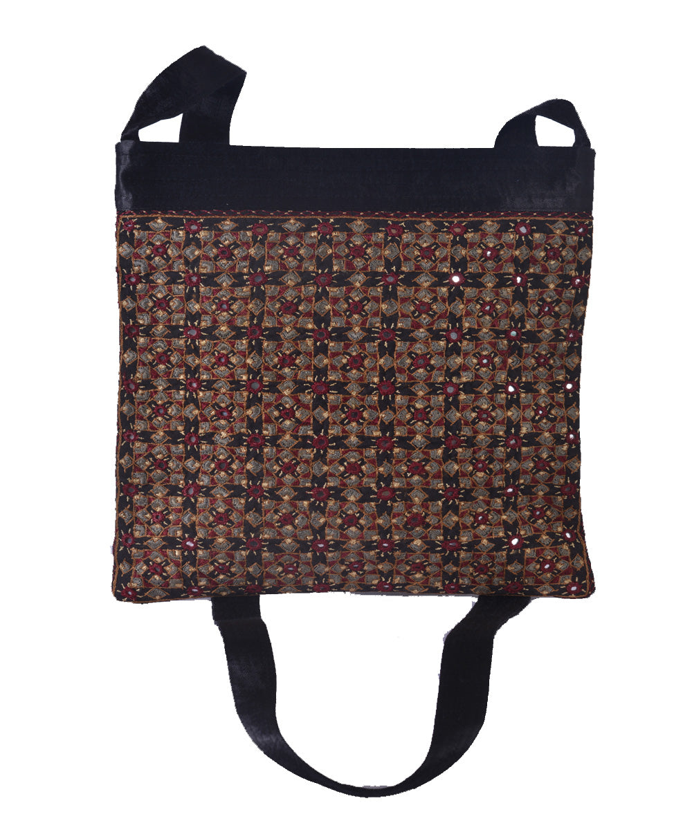 Black hand embroidery mashroo cross body evening bag