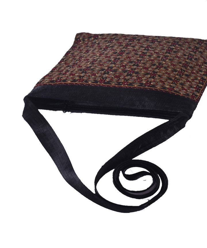 Black hand embroidery mashroo cross body evening bag
