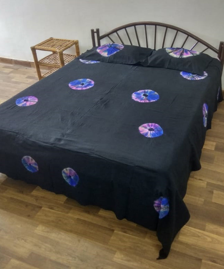 Black multicolour handcrafted tie dye cotton double bedsheet